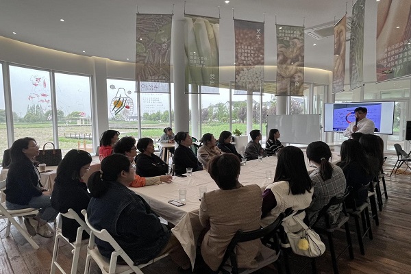 1696832894491853.jpg 震泽镇众安桥村“双零”创建:文化育人润童心 “双零”工作护成长-“守护成长幸福一生”儿童青少年关爱保护讲座--.jpg